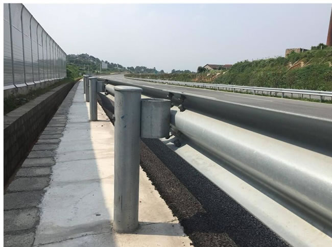 波形（xíng）护栏（lán）