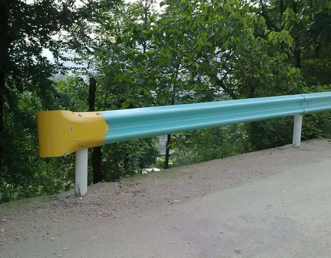 波形护（hù）栏（lán）